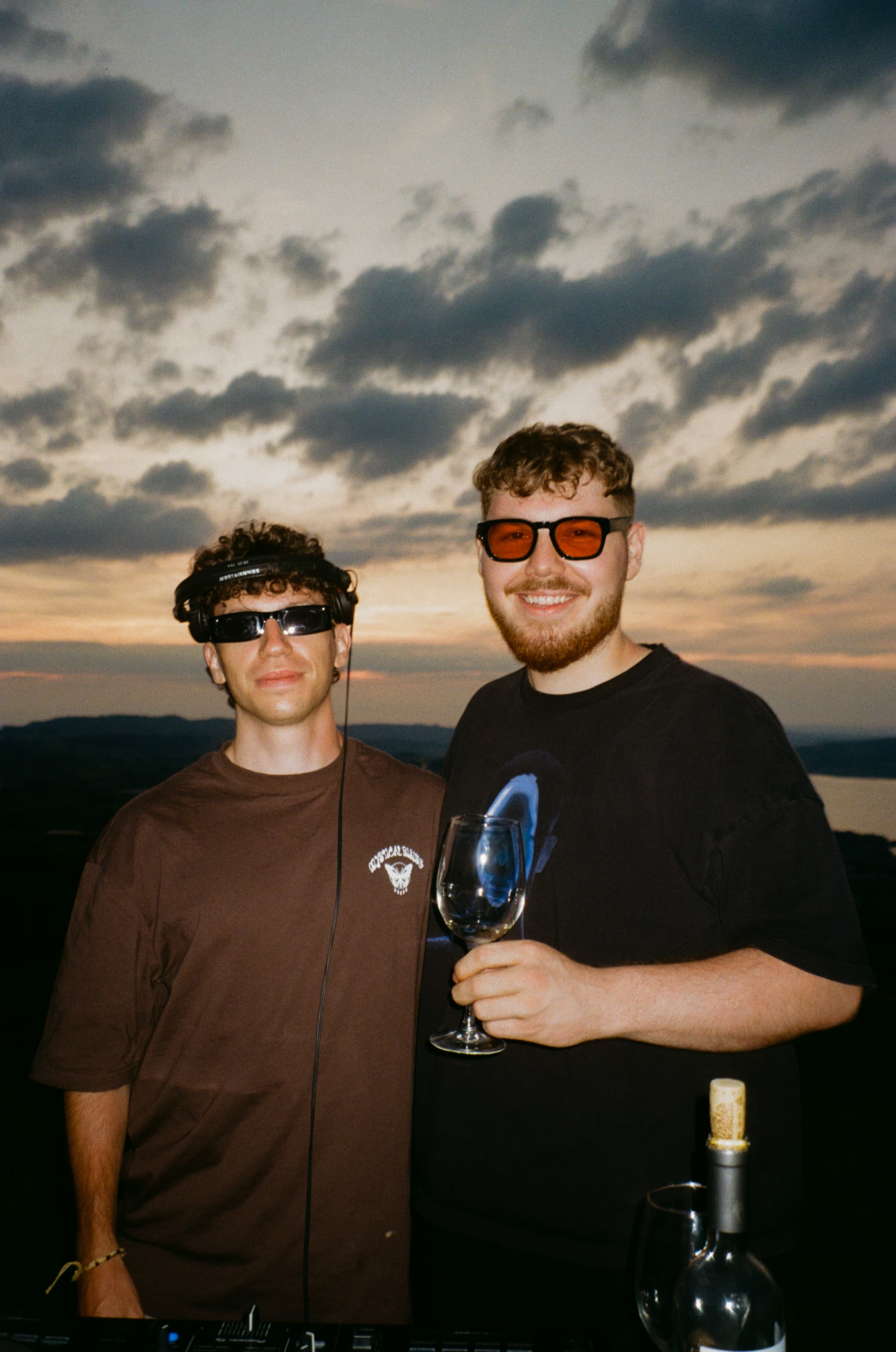 Manaawa and Home-Vision Media during a Fernweh live set